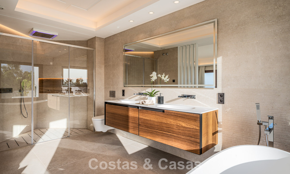 Villa de lujo de estilo mediterráneo contemporáneo en venta en una exclusiva comunidad cerrada en Marbella - Benahavís 805168