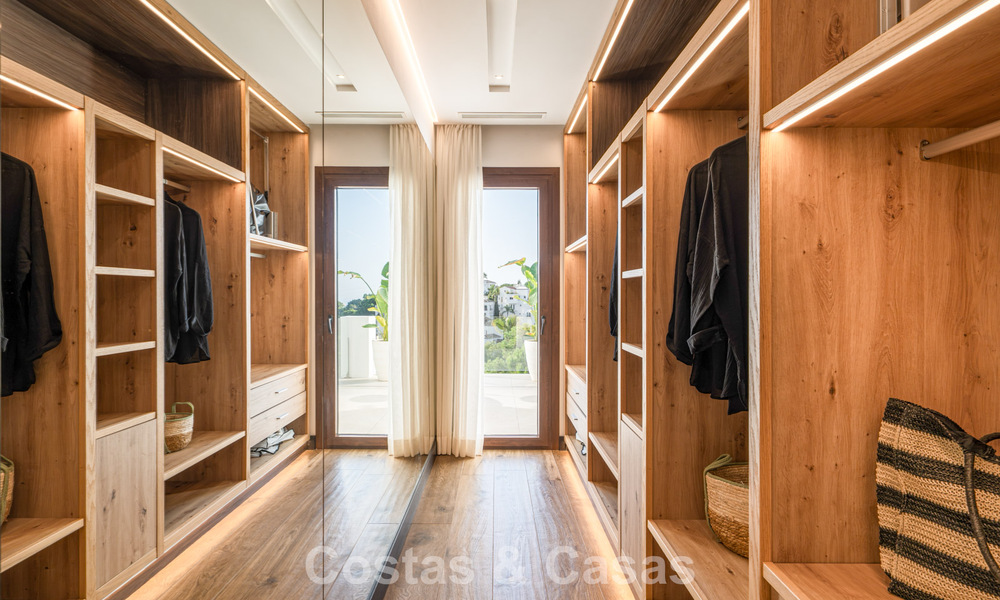 Villa de lujo de estilo mediterráneo contemporáneo en venta en una exclusiva comunidad cerrada en Marbella - Benahavís 805170
