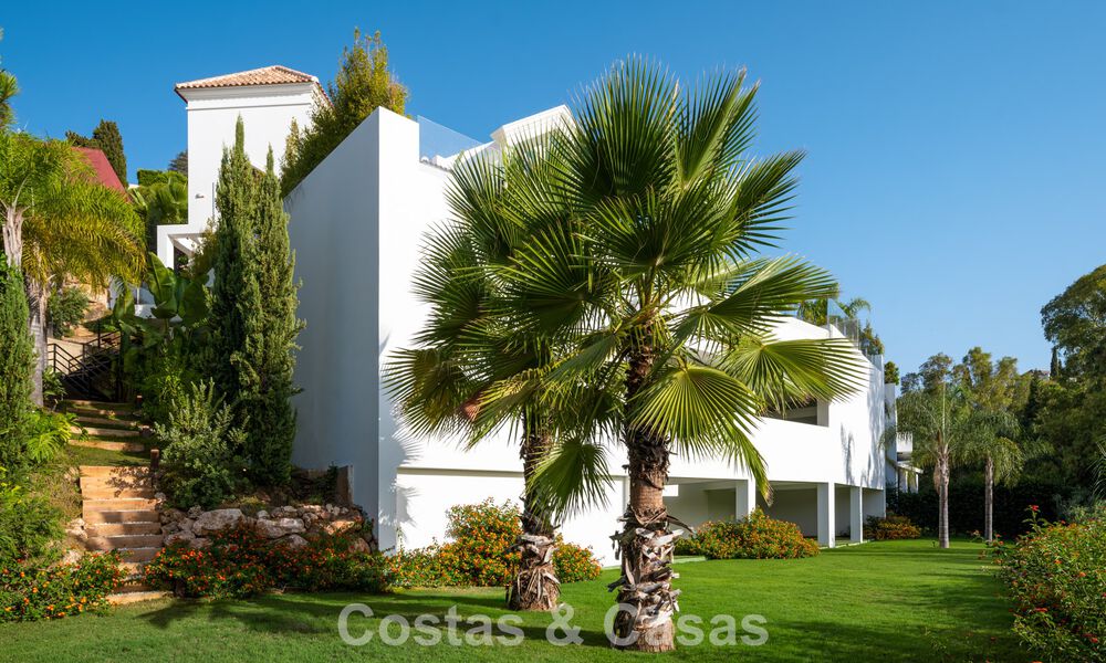 Villa de lujo de estilo mediterráneo contemporáneo en venta en una exclusiva comunidad cerrada en Marbella - Benahavís 805177