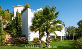 Villa de lujo de estilo mediterráneo contemporáneo en venta en una exclusiva comunidad cerrada en Marbella - Benahavís 805177 
