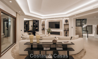 Villa de lujo de estilo mediterráneo contemporáneo en venta en una exclusiva comunidad cerrada en Marbella - Benahavís 805198 
