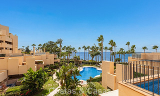 Ático moderno en venta en un complejo en primera línea de playa en la Nueva Milla de Oro entre Marbella y Estepona 805399 
