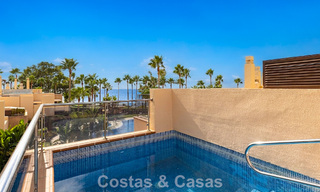 Ático moderno en venta en un complejo en primera línea de playa en la Nueva Milla de Oro entre Marbella y Estepona 805400 