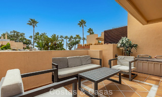 Ático moderno en venta en un complejo en primera línea de playa en la Nueva Milla de Oro entre Marbella y Estepona 805404 