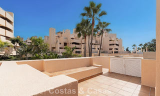 Ático moderno en venta en un complejo en primera línea de playa en la Nueva Milla de Oro entre Marbella y Estepona 805405 