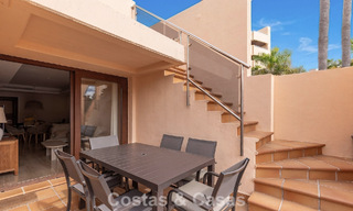 Ático moderno en venta en un complejo en primera línea de playa en la Nueva Milla de Oro entre Marbella y Estepona 805407 
