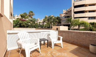 Ático moderno en venta en un complejo en primera línea de playa en la Nueva Milla de Oro entre Marbella y Estepona 805408 