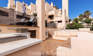 Ático moderno en venta en un complejo en primera línea de playa en la Nueva Milla de Oro entre Marbella y Estepona 805410 