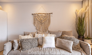Ático moderno en venta en un complejo en primera línea de playa en la Nueva Milla de Oro entre Marbella y Estepona 805411 