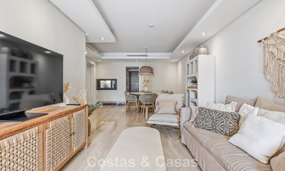 Ático moderno en venta en un complejo en primera línea de playa en la Nueva Milla de Oro entre Marbella y Estepona 805412 