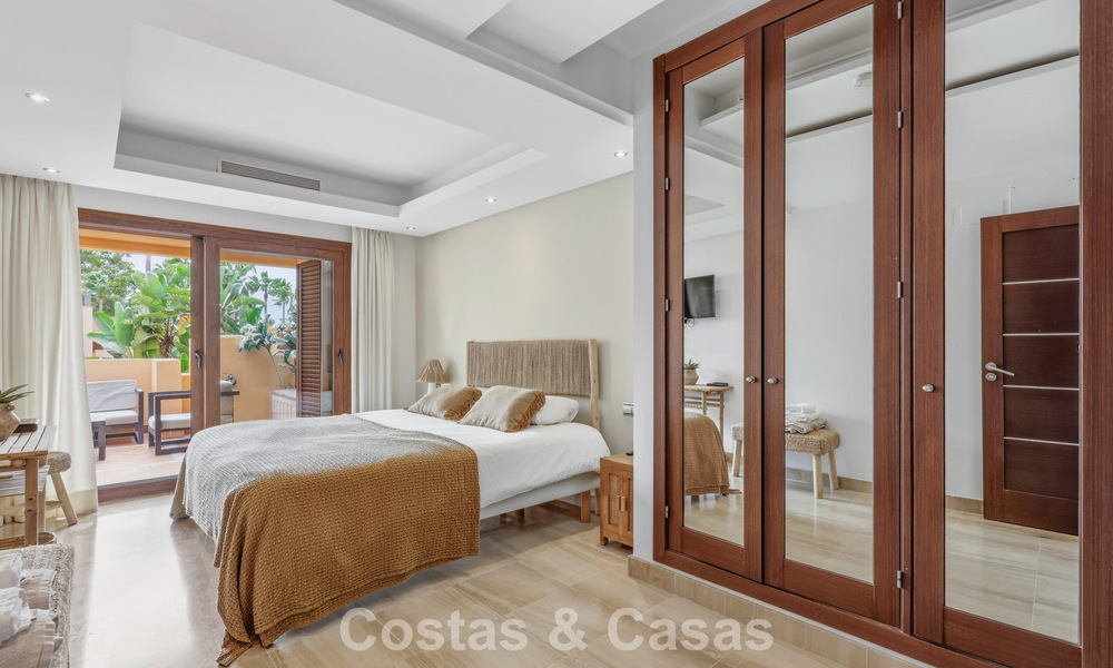 Ático moderno en venta en un complejo en primera línea de playa en la Nueva Milla de Oro entre Marbella y Estepona 805413