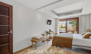Ático moderno en venta en un complejo en primera línea de playa en la Nueva Milla de Oro entre Marbella y Estepona 805415 
