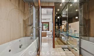 Ático moderno en venta en un complejo en primera línea de playa en la Nueva Milla de Oro entre Marbella y Estepona 805418 