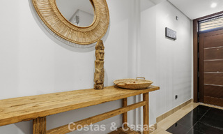 Ático moderno en venta en un complejo en primera línea de playa en la Nueva Milla de Oro entre Marbella y Estepona 805428 