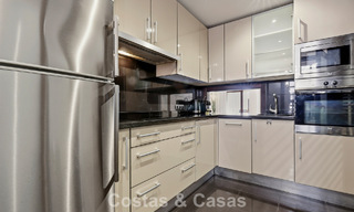 Ático moderno en venta en un complejo en primera línea de playa en la Nueva Milla de Oro entre Marbella y Estepona 805430 