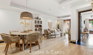 Ático moderno en venta en un complejo en primera línea de playa en la Nueva Milla de Oro entre Marbella y Estepona 805433 