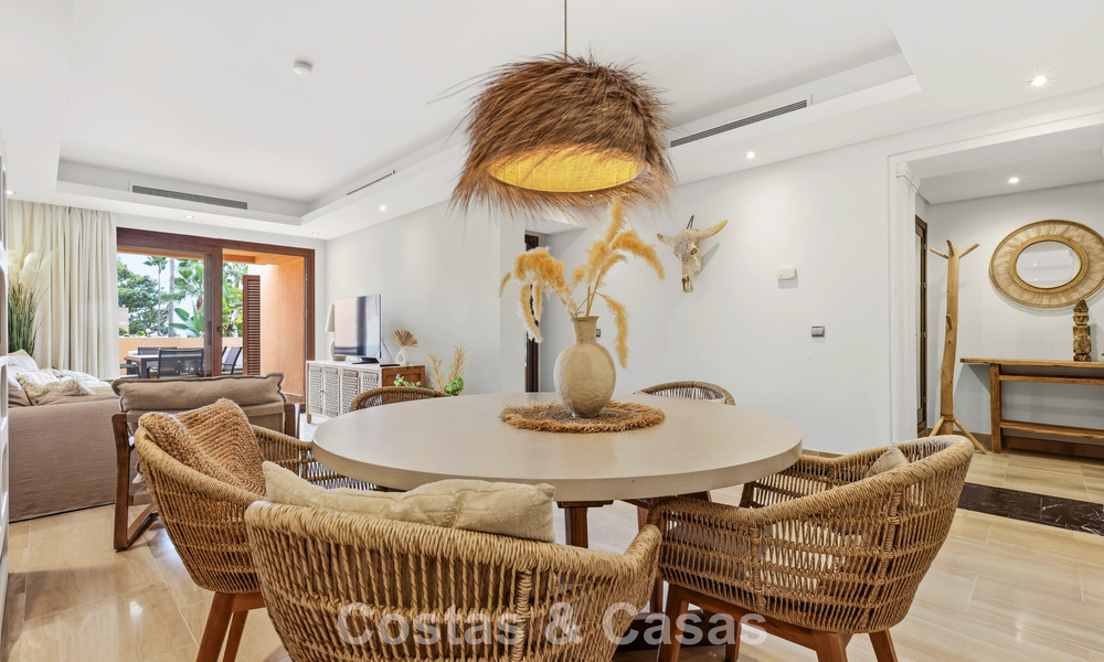 Ático moderno en venta en un complejo en primera línea de playa en la Nueva Milla de Oro entre Marbella y Estepona 805435