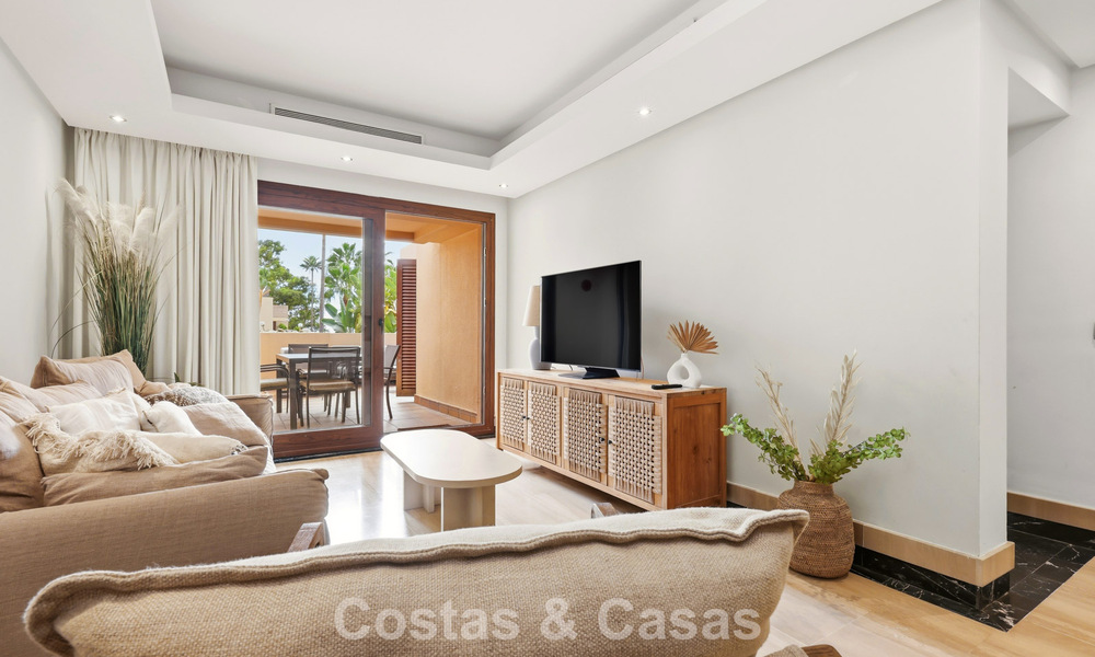 Ático moderno en venta en un complejo en primera línea de playa en la Nueva Milla de Oro entre Marbella y Estepona 805437