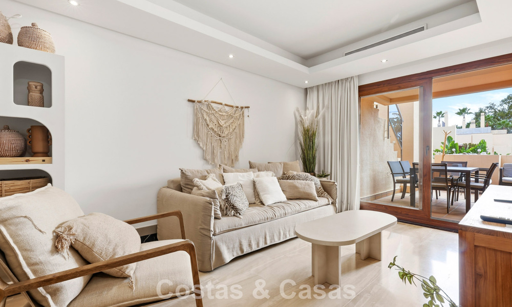Ático moderno en venta en un complejo en primera línea de playa en la Nueva Milla de Oro entre Marbella y Estepona 805438