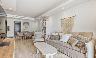 Ático moderno en venta en un complejo en primera línea de playa en la Nueva Milla de Oro entre Marbella y Estepona 805439 