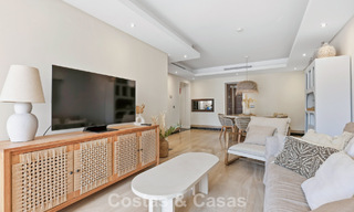 Ático moderno en venta en un complejo en primera línea de playa en la Nueva Milla de Oro entre Marbella y Estepona 805440 