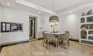 Ático moderno en venta en un complejo en primera línea de playa en la Nueva Milla de Oro entre Marbella y Estepona 805441 