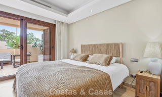 Ático moderno en venta en un complejo en primera línea de playa en la Nueva Milla de Oro entre Marbella y Estepona 805442 