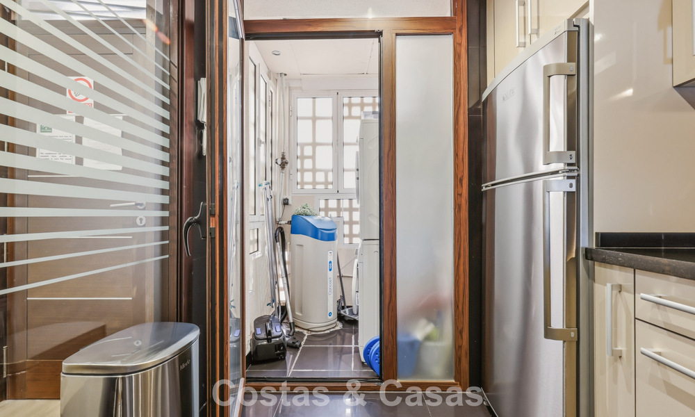 Ático moderno en venta en un complejo en primera línea de playa en la Nueva Milla de Oro entre Marbella y Estepona 805444