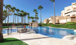 Ático moderno en venta en un complejo en primera línea de playa en la Nueva Milla de Oro entre Marbella y Estepona 805445 