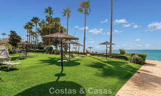 Ático moderno en venta en un complejo en primera línea de playa en la Nueva Milla de Oro entre Marbella y Estepona 805449 