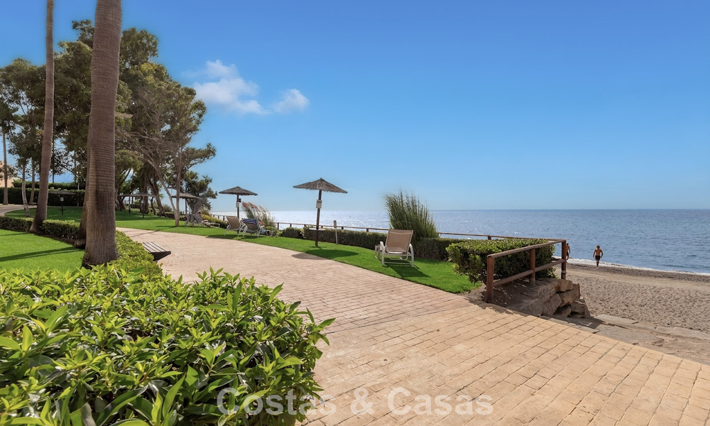 Ático moderno en venta en un complejo en primera línea de playa en la Nueva Milla de Oro entre Marbella y Estepona 805452