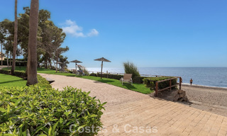Ático moderno en venta en un complejo en primera línea de playa en la Nueva Milla de Oro entre Marbella y Estepona 805452 