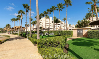 Ático moderno en venta en un complejo en primera línea de playa en la Nueva Milla de Oro entre Marbella y Estepona 805453 