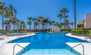 Ático moderno en venta en un complejo en primera línea de playa en la Nueva Milla de Oro entre Marbella y Estepona 805456 
