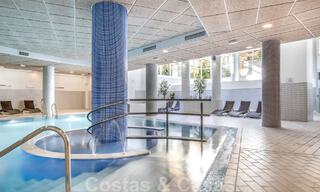 Ático moderno en venta en un complejo en primera línea de playa en la Nueva Milla de Oro entre Marbella y Estepona 805458 