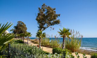 Ático moderno en venta en un complejo en primera línea de playa en la Nueva Milla de Oro entre Marbella y Estepona 805460 