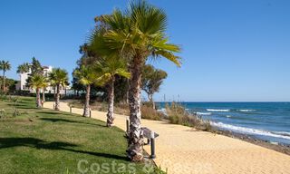 Ático moderno en venta en un complejo en primera línea de playa en la Nueva Milla de Oro entre Marbella y Estepona 805461 