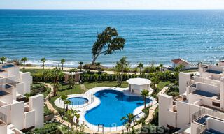 Ático moderno en venta en un complejo en primera línea de playa en la Nueva Milla de Oro entre Marbella y Estepona 805463 