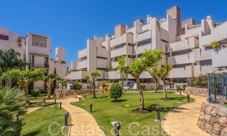 Ático moderno en venta en un complejo en primera línea de playa en la Nueva Milla de Oro entre Marbella y Estepona 805472 