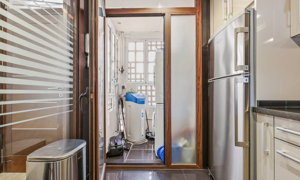 Ático moderno en venta en un complejo en primera línea de playa en la Nueva Milla de Oro entre Marbella y Estepona 805506