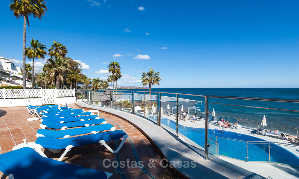 Apartamentos para compra, en Dominion Beach, un complejo exclusivo, primera línea de playa, la Nueva Milla de Oro, Marbella - Estepona 805365