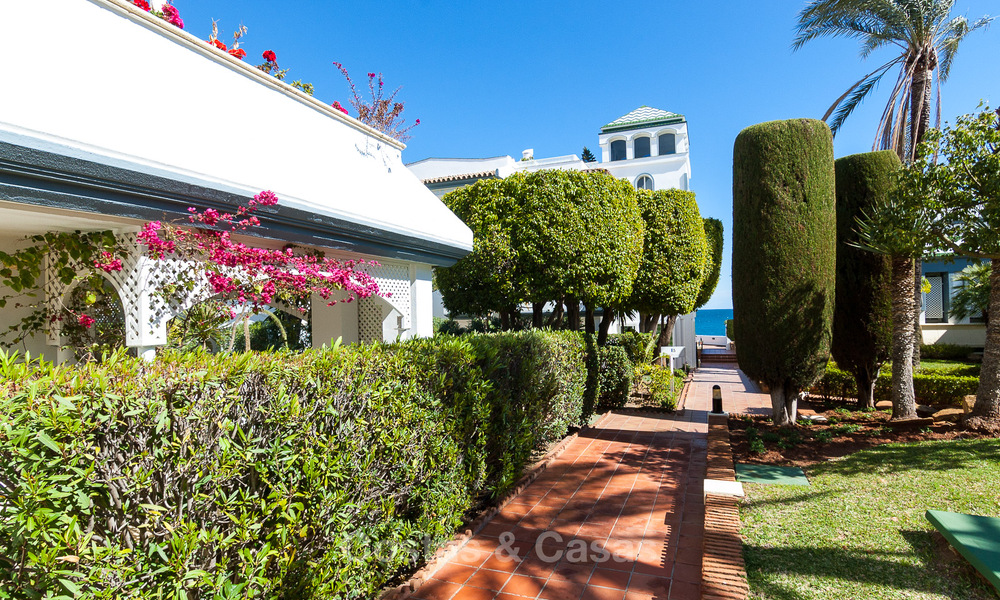 Apartamentos para compra, en Dominion Beach, un complejo exclusivo, primera línea de playa, la Nueva Milla de Oro, Marbella - Estepona 805367