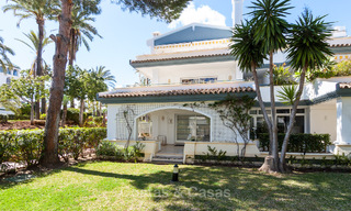Apartamentos para compra, en Dominion Beach, un complejo exclusivo, primera línea de playa, la Nueva Milla de Oro, Marbella - Estepona 805368 