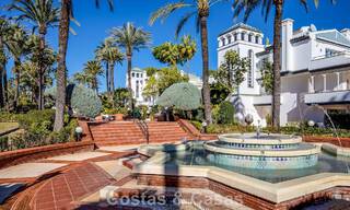 Atico con gran terraza en venta en un complejo en primera línea de playa, en la Nueva Milla de Oro, Marbella - Estepona 805122 