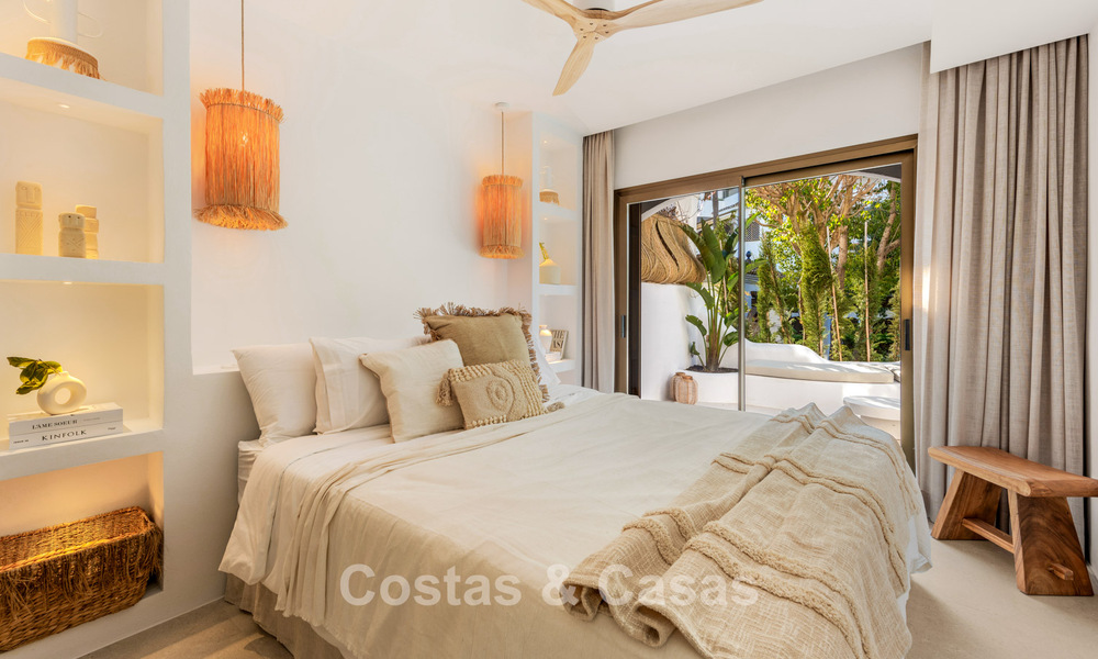 Apartamentos en venta en un complejo residencial en primera línea de playa en Elviria, Marbella Este 805123