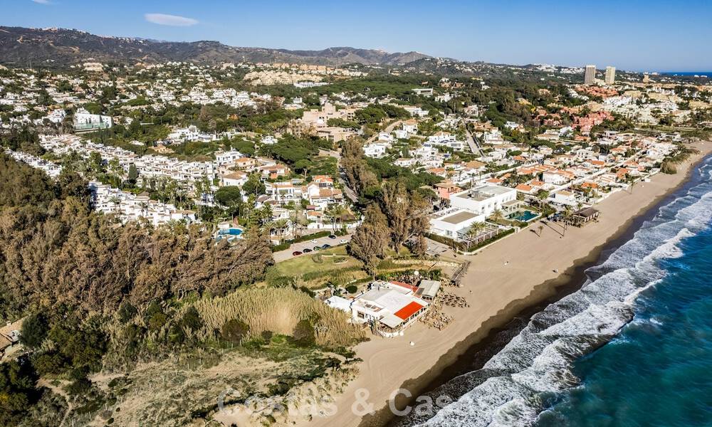 Apartamentos en venta en un complejo residencial en primera línea de playa en Elviria, Marbella Este 805124