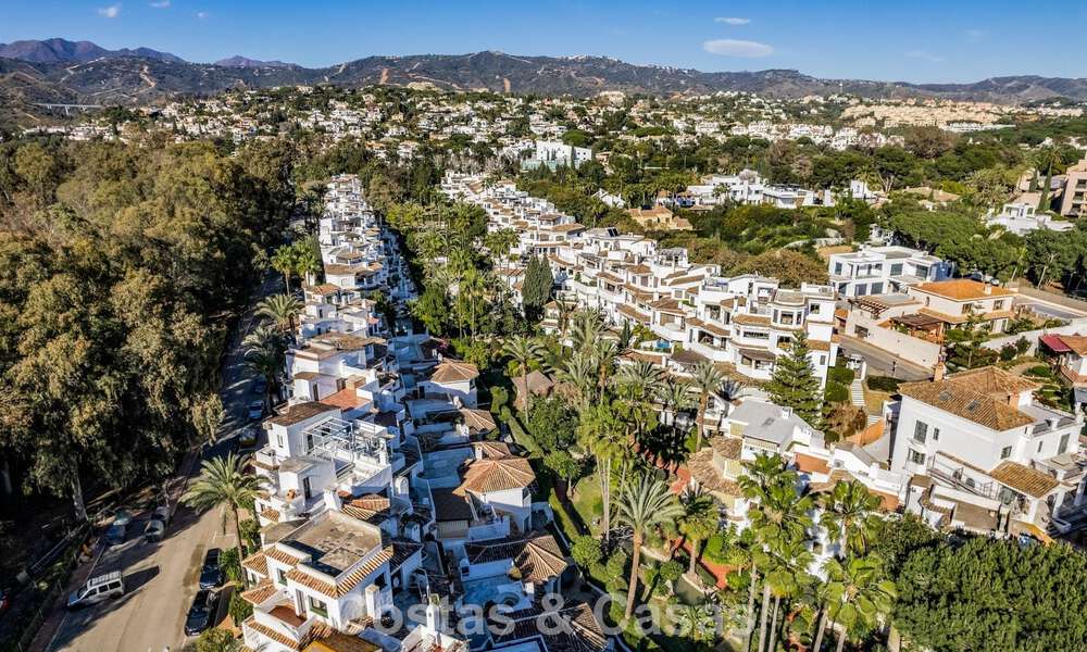 Apartamentos en venta en un complejo residencial en primera línea de playa en Elviria, Marbella Este 805128