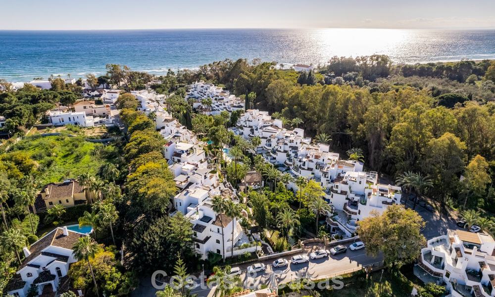 Apartamentos en venta en un complejo residencial en primera línea de playa en Elviria, Marbella Este 805129