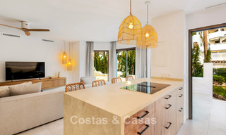 Apartamentos en venta en un complejo residencial en primera línea de playa en Elviria, Marbella Este 805134 