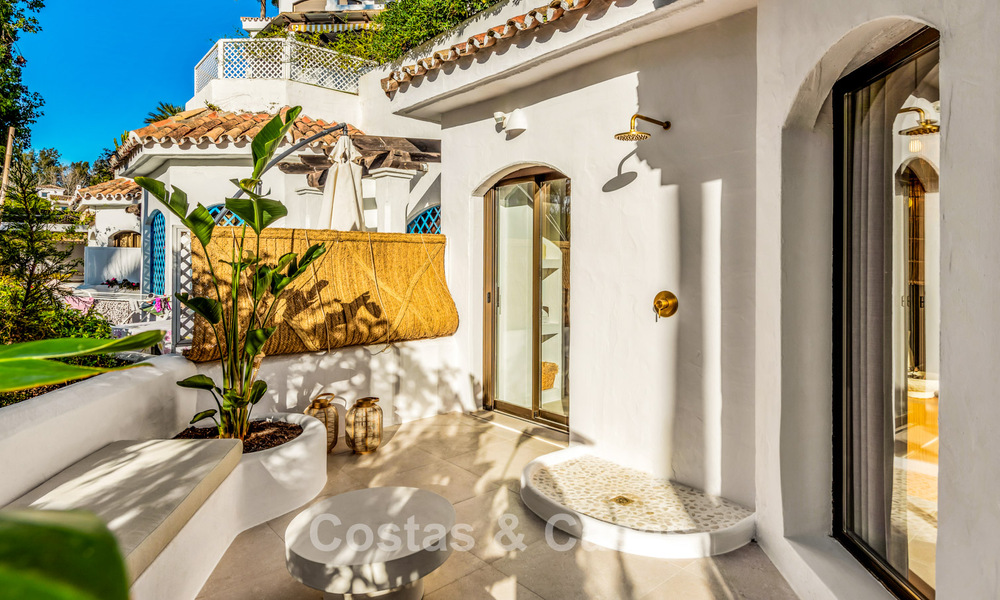 Apartamentos en venta en un complejo residencial en primera línea de playa en Elviria, Marbella Este 805148